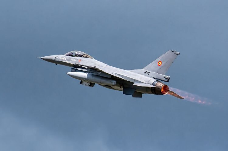 alerta la granita dupa ce radarele mapn au detectat trei tinte aeriene iar doua f 16 au decolat de la borcea 6aa8df77a183e