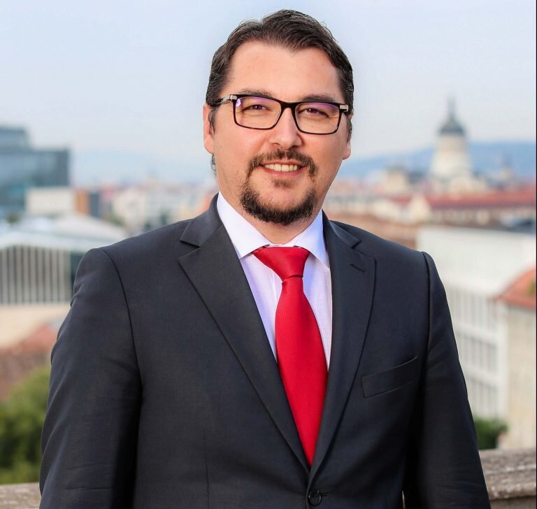ciprian paun vasal roman caut suzeran 6a9ff9420d770