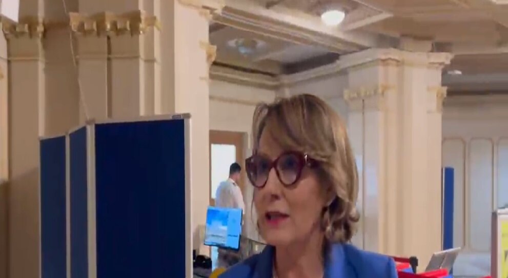 circoteca in senat cu parlamentari usr si pnl acuzandu se ca sunt slugile serviciilor pauliuc a terminat academia sri de asta nu a miscat 6aa12ef7ee6a8
