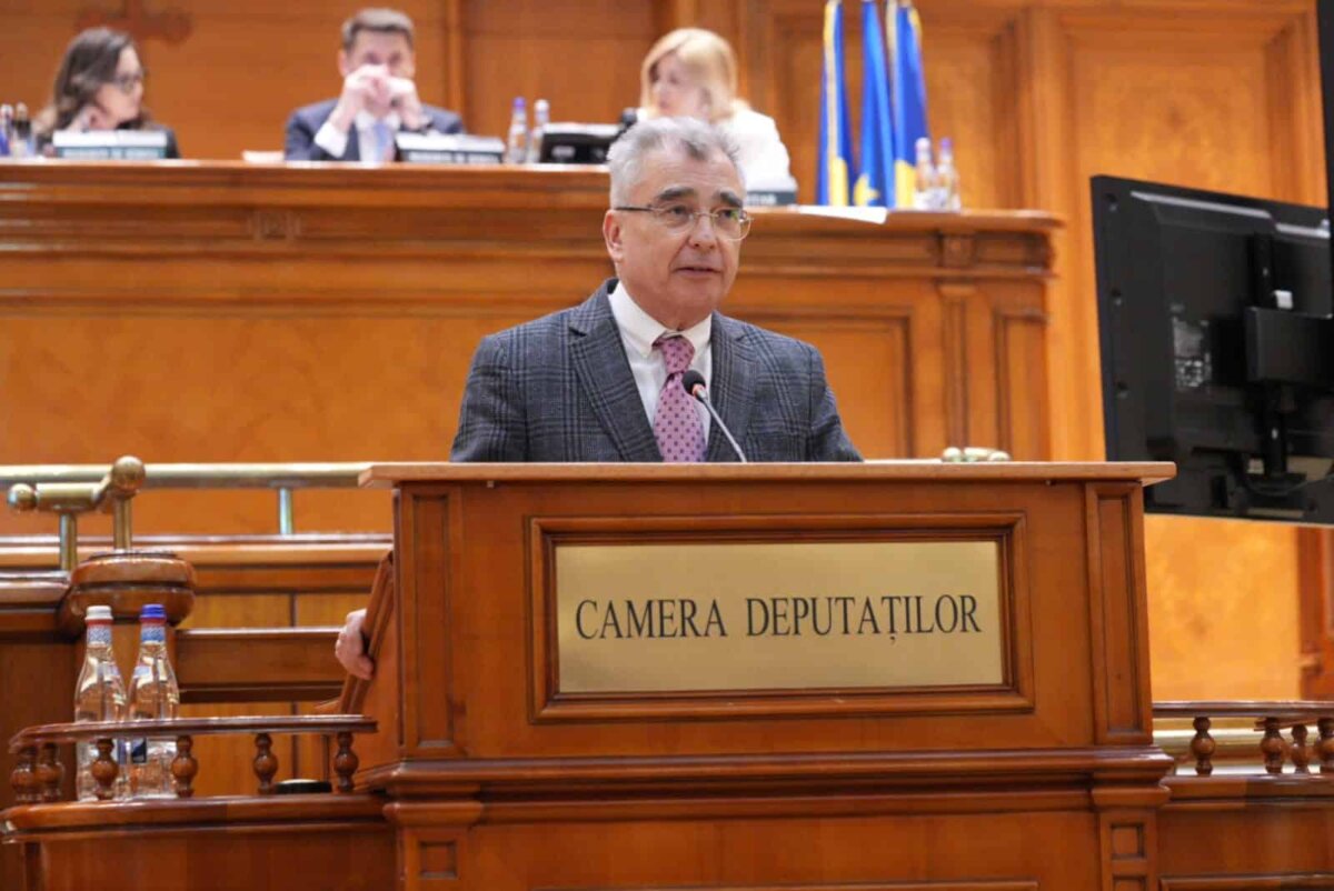 petrisor peiu liderul senatorilor aur coalitia a blocat legea aur de protejare a companiilor strategice guvernul a preferat sa vanda activele tarii pentru a toca banii pe panselute si bor 6aa10525879d5