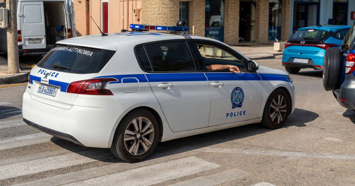 politisti trimisi in judecata pentru ca nu au impiedicat uciderea unei tinere in fata unei sectii din atena 6aa05bf9255c5
