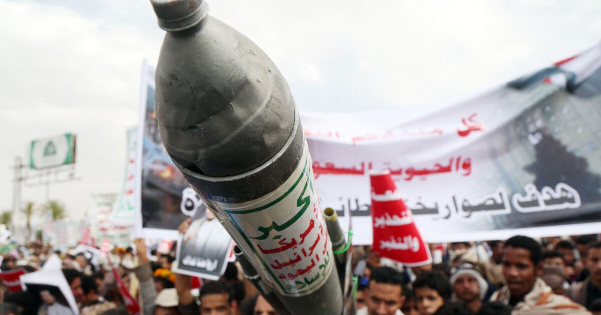 rebelii houthi avanseaza spre o ruta vitala pentru comertul mondial ar fi cucerit portul strategic mokha de la marea rosie 6aa30cff80d82